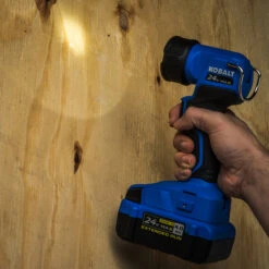 Lampe De Travail Kobalt 24 V Max, 200 Lumens, Bleue Et Noire, Sans Batterie 5 Lampe De Travail Kobalt 24 V Max, 200 Lumens, Bleue Et Noire, Sans Batterie -Kobalt 45595023c L